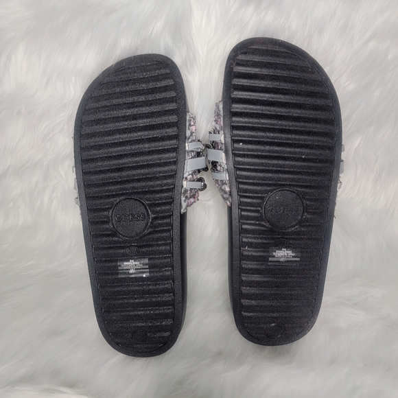 Guess faux fur slides sandals. - Picture 7 of 8